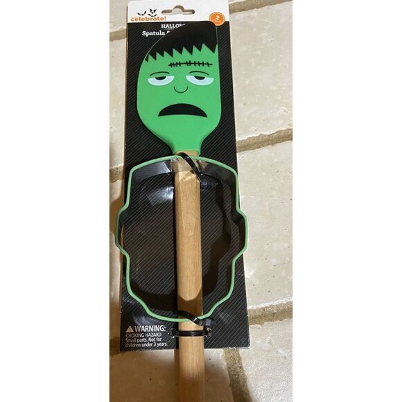 Halloween Large  Frankenstein Spatula And Shaped Cookie Cutter 2 Pack - Picture 2 of 3